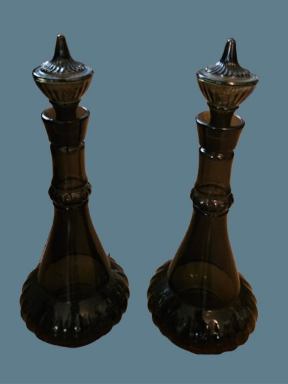 *Jim Beam Vintage 1964 "I Dream of Jeannie" Decanter smoke green glass. 2 Q - Picture 2 of 4